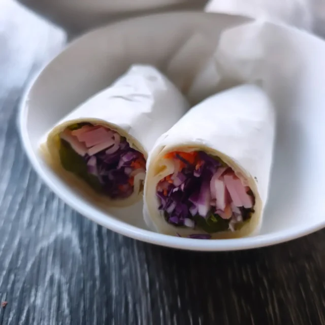 お疲れ様です 本日の夕食です。ビーフシチュー、サラダラップです。朝晩冷えてきましたのでご飯で温まり体調に気を付けてお過ごしください。#横手市 #秋田県 #東北好きな人と繋がりたい #ビーフシチュー#サラダラップ