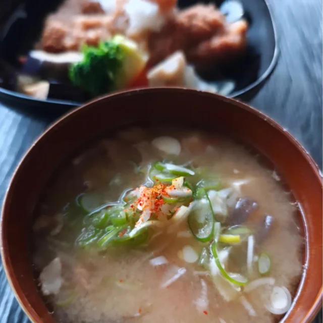 お疲れ様です 本日の夕食です いつも見ていただきありがとうございます。チキンカツおろし煮、豚汁です。#チキン母さん煮定食 #チキンカツおろし煮 #豚汁 #横手市 #秋田県