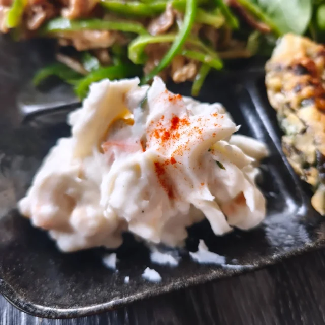 お疲れ様です 本日の夕食です いつも見ていただき感謝です。青椒肉絲、ポテトサラダ、チヂミです。#青椒肉絲 #ボテトサラダ #チヂミ #横手市 #秋田県