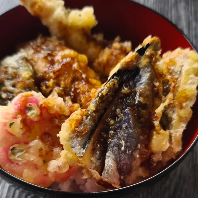 お疲れ様です 本日の夕食です いつも見ていただきありがとうございます。天丼、茶碗蒸しです。#天丼 #茶碗蒸し #横手市 #秋田県