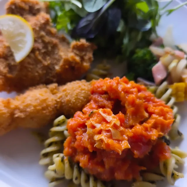 お疲れ様です いつも見ていただきありがとうございます。本日の夕食です ミックスフライ、ブロッコリーサラダ、トリッパのトマトソースです。トリッパは圧力鍋で柔らかくしています。#ミックスフライ #トリッパ #ブロッコリーサラダ #横手市