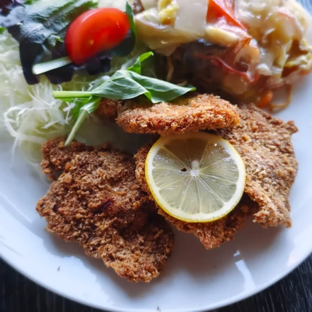 お疲れ様です いつも見ていただき感謝いたします。本日の夕食です ヒレカツ、あんかけ焼きそばです。#ヒレカツ #あんかけ焼きそば #横手市